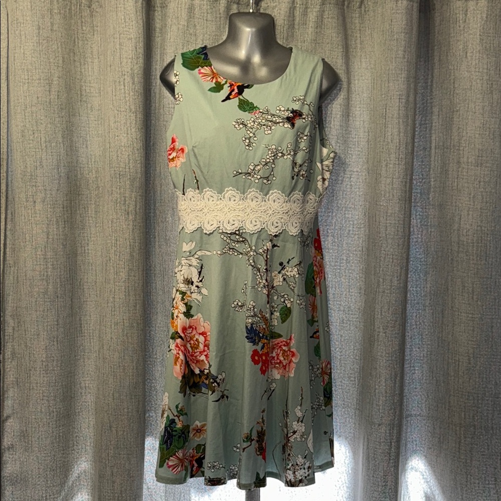 Elegant Floral Midi Dress in Light Green